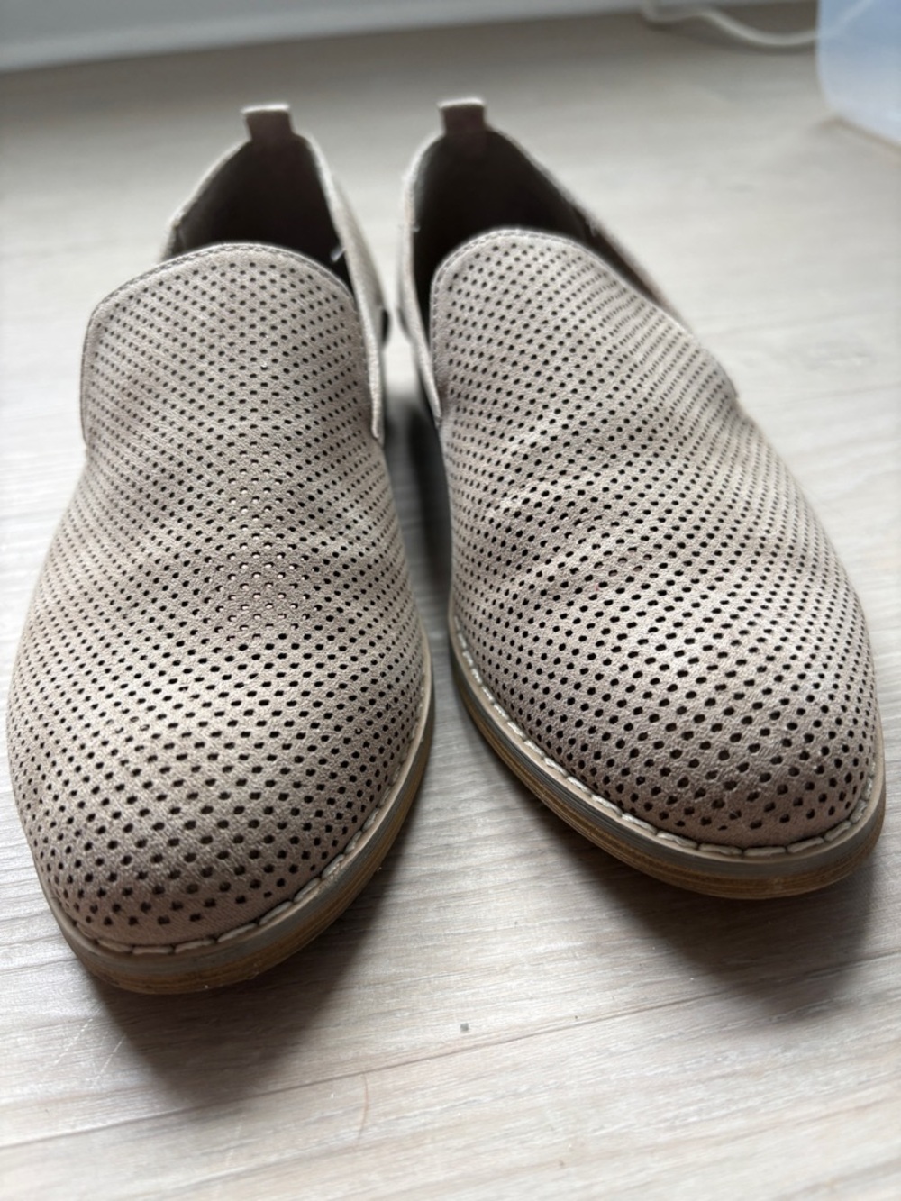 Women’s indigord Taupe Size 6.5 Perforated Slip-On Casual Shoes